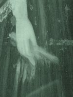 g(6)Ritratto di bambina, particolare a infrarossi in cui si evidenzia un pentimento dell'artista nella posizione del dito